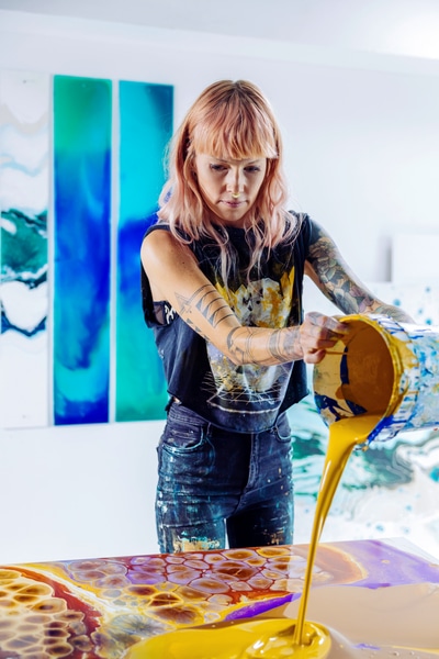 Emma Lindström, conocida por su Fluid Art, colaboración con Brandy de Jerez 1866