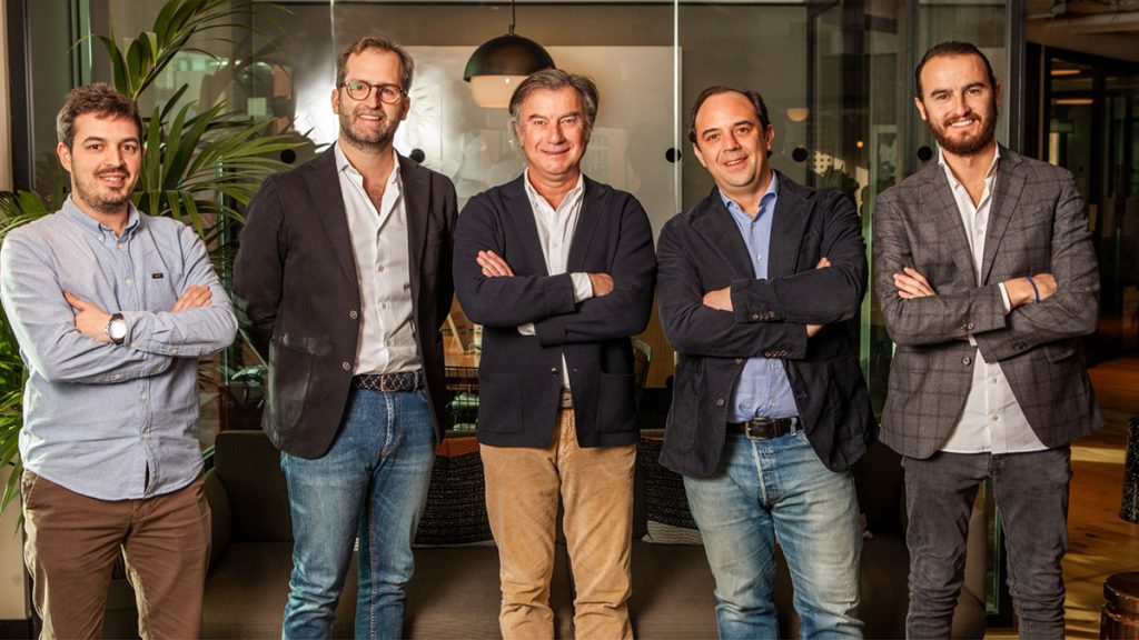 Invertir en el sector inmobiliario de la mano de los grandes