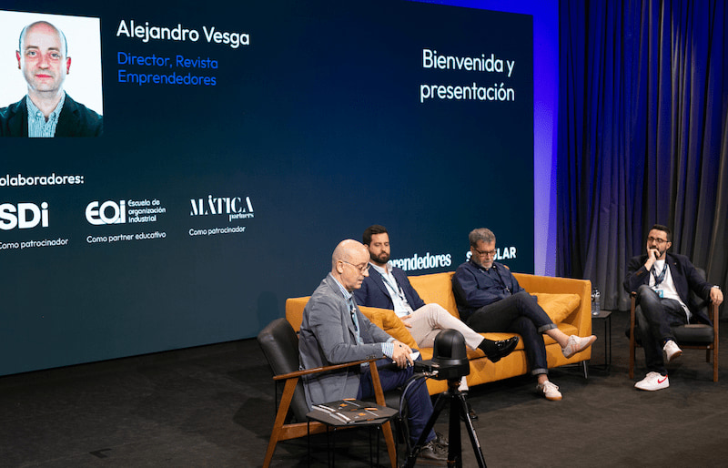 IA para tu negocio: una herramienta para hacer posible lo que antes era impensable Mesa redonda 1: Alejandro Vesga, director de Emprendedores; Alberto
Santarén, director de consultoría de SDi Digital Group; Marc Serra, CEO y cofundador
de Mática, y Carlos Guardiola, director de innovación de Sngular.