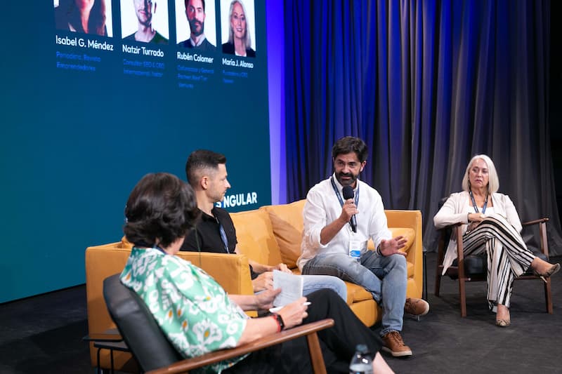 IA para tu negocio: una herramienta para hacer posible lo que antes era impensable Mesa redonda 2: Isabel García Méndez, periodista de Emprendedores; Natzir
Turrado, consultor SEO
y CRO internacional de Natzir; Rubén Colomer, cofundador y general partner de Next
Tier Ventures, y María J. Alonso, fundadora y CEO de Qaleon.