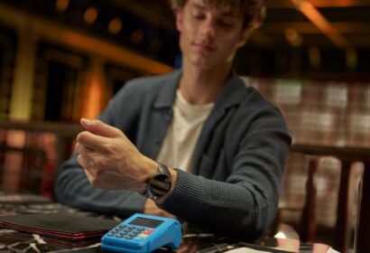 Huawei Watch 5 cuenta ya con la opción de pagar sin contacto en España