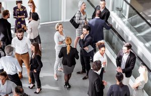 Más actividad emprendedora y menos diferencia de género