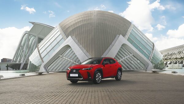 Lexus UX 2023 refuerza su atractivo
