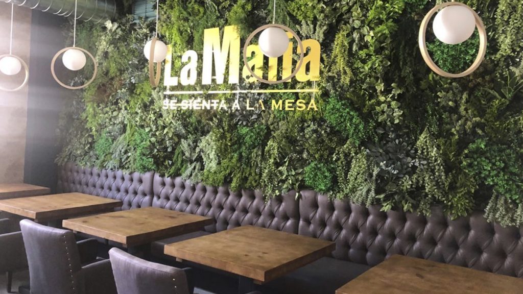 La mafia se sienta a la mesa