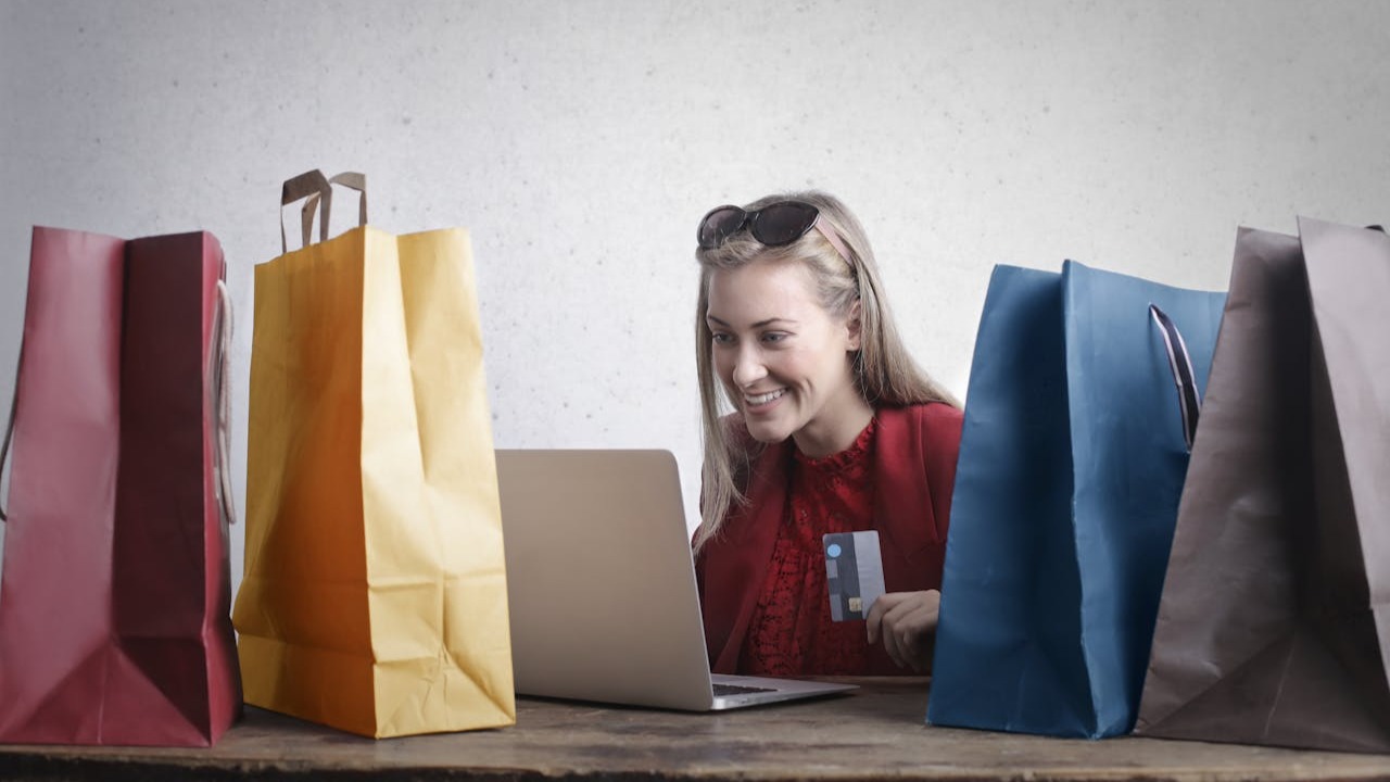 Los factores que afectan al comportamiento del consumidor y cómo influyen en las ventas de un negocio
