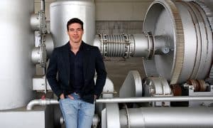 Nantek, la empresa de Carlos Uraga, en la planta de producción