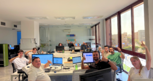 Media Interactiva avanza hacia la semana laboral de 4 días con su nuevo plan ‘Los Viernes al Sol’