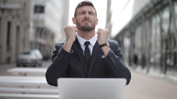 Tipos de motivación laboral ¿Cómo aumentarla para mejorar el ambiente laboral?