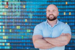 No te pierdas en podcast: «De emprender por necesidad a un MBA en Stanford», con Yegor Denisov-Blanch