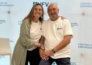 Yolanda Cerezo, vicerrectora de Gestión Académica, Calidad y Emprendimiento en Universidad Francisco de Vitoria, y Ramón Fernández de Caleya Dalmau, director del Centro de Emprendimiento de la Universidad Francisco de Vitoria durante el E-Day