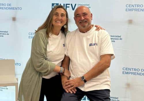 Yolanda Cerezo, vicerrectora de Gestión Académica, Calidad y Emprendimiento en Universidad Francisco de Vitoria, y Ramón Fernández de Caleya Dalmau, director del Centro de Emprendimiento de la Universidad Francisco de Vitoria durante el E-Day