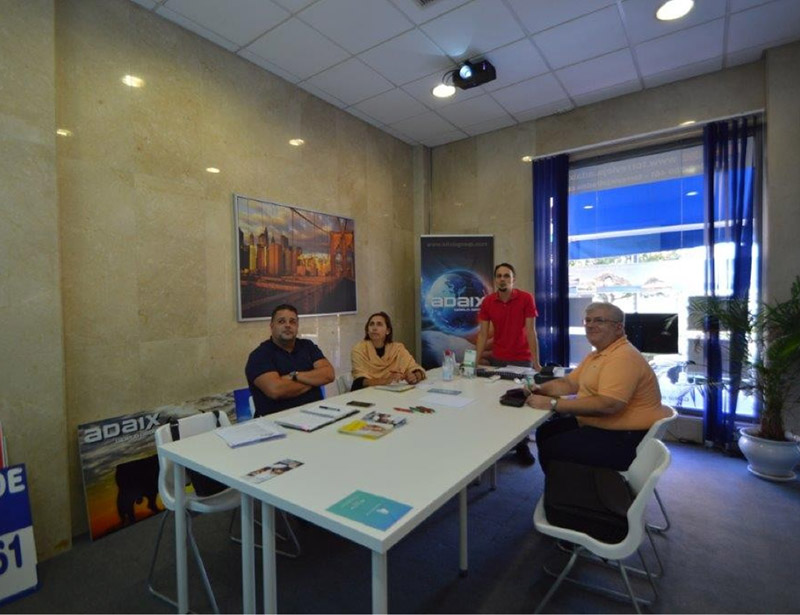 Adaix abre en Las Palmas y Vigo