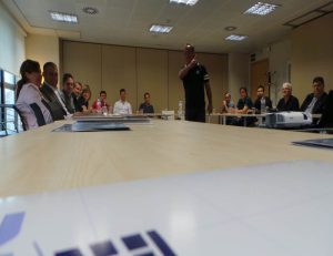Adaix estrecha vínculos con su red