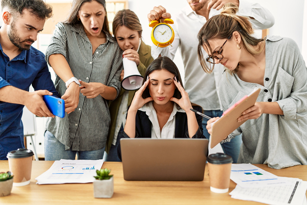 ¿Trabajas para vivir o vives para trabajar? Cómo detectar la adicción al trabajo y recuperar el equilibrio vital ¿Trabajas para vivir o vives para trabajar? Cómo detectar la adicción al trabajo y recuperar el equilibrio vital
