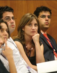 Faltan ‘business schools’