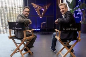 J.A. Bayona y Wayne Griffths en CASA SEAT