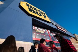 Best Buy: El gigante de la electrónica de consumo deja de vender CDs… ¿cómo se sobrevive en sectores en vías de extinción?