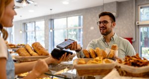 Por qué y cómo integrar Bizum en tu negocio: guía para autónomos y empresas