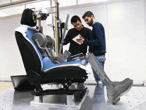¿Cómo se pone a prueba la comodidad y durabilidad del asiento de un coche?