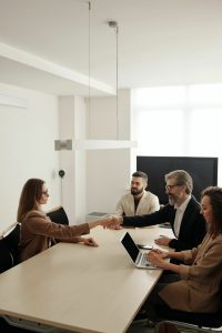 El Bufete de Abogados Català Reinón analiza la compraventa de empresas