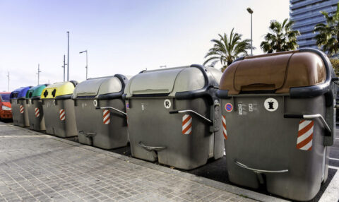 Contenedores para el tratamiento de residuos y el reciclaje de envases