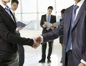 ¿Contratarías a un amigo?
