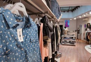 Convierte en negocio el boom de complementos y moda chic low cost