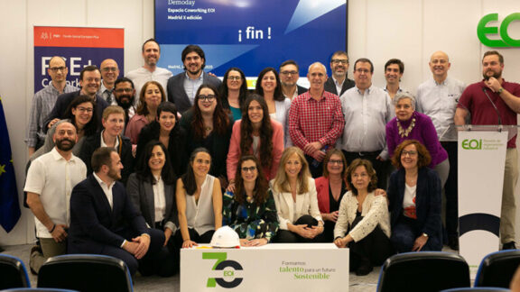 Imagen grupal de los participantes en el Demoday del espacio de Coworking de la EOI en Madrid