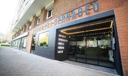 Fachada Distrito Estudio Gimnasio Bernabeú