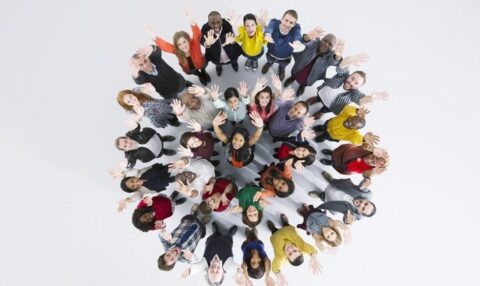 diversidad personas felices en circulo