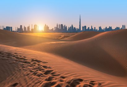 La ciudad emirato de Dubái en el desierto