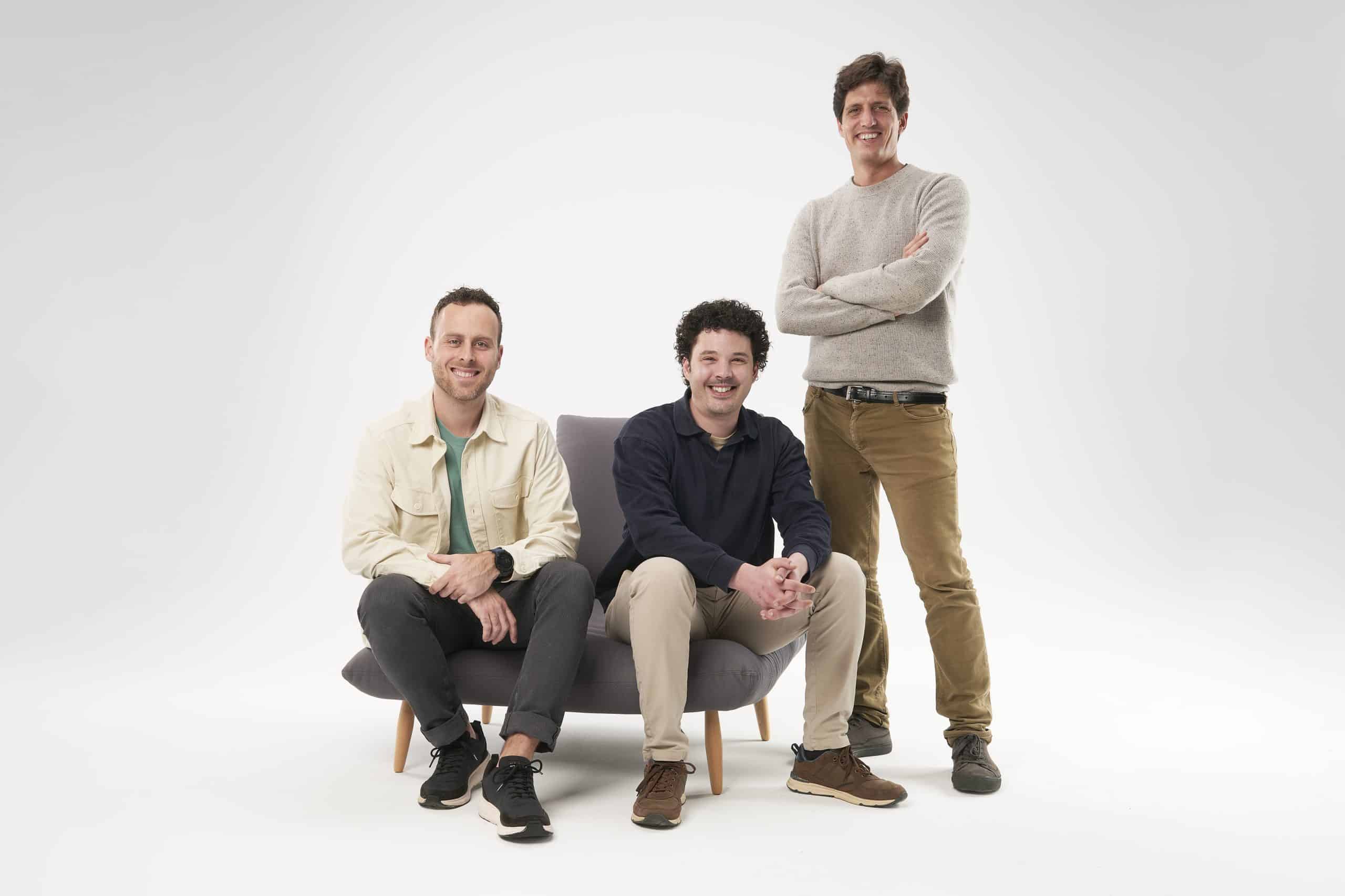 Álex Corbacho (izquierda), Jauem Benet y Pol Karaso, fundadores de Ealyx, que acaba de cerrar una ronda de financiación