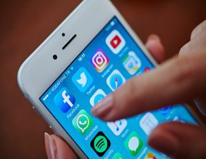 El uso del Whatsapp en el trabajo ya quita más tiempo que el desayuno