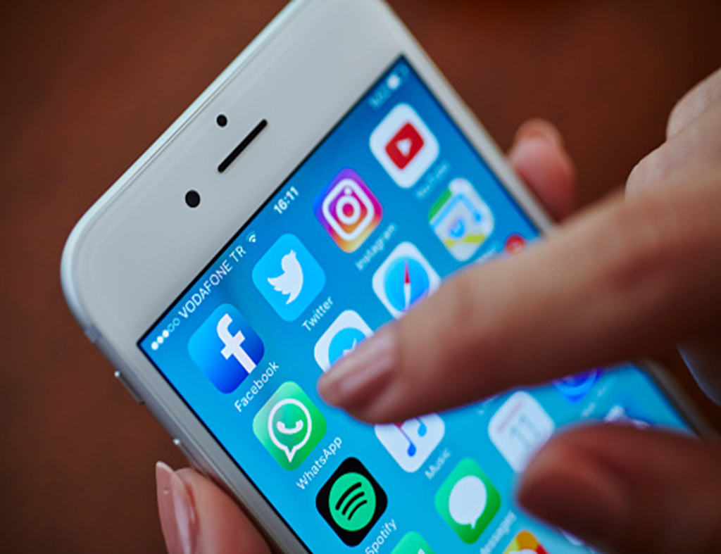 El uso del Whatsapp en el trabajo ya quita más tiempo que el desayuno