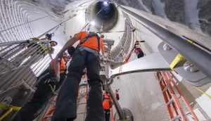 Elon Musk hace tanto ruido que se nos había olvidado que Bezos está construyendo un reloj gigante dentro de una montaña