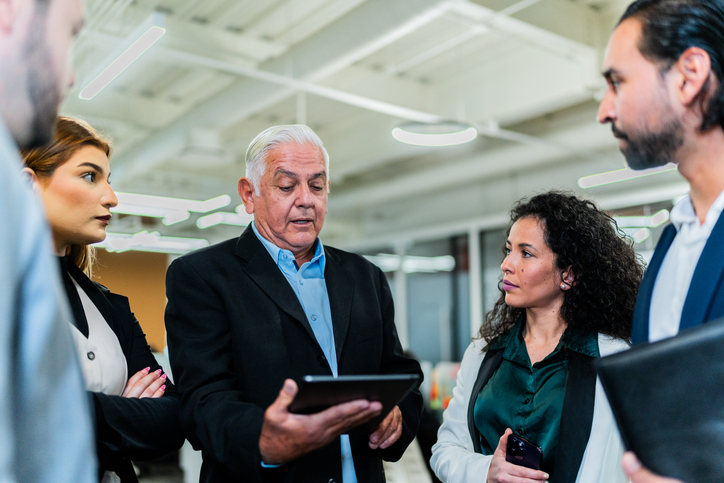 Emprendedores de diferentes generaciones