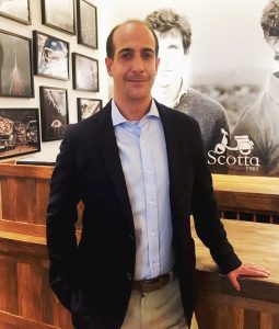 Enrique Pascual nombrado director de Expansión de Scotta 1985