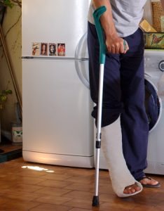 ¿Dejarías que un diseñador te pinte en la escayola?