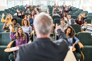 Los universitarios quieren ser empleados y después, emprendedores