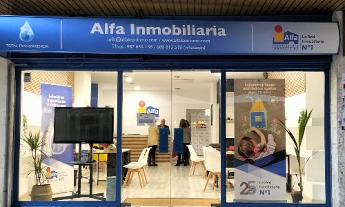 Fachada de una agencia Alfa Inmobiliaria
