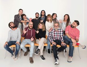 Ganar dinero por tocarse lo que no deben mientras trabajan