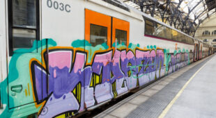 Un sistema predictivo por IA de prevención de grafitis gana el reto de Renfe