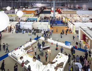 Guía para hacer contactos en una feria internacional