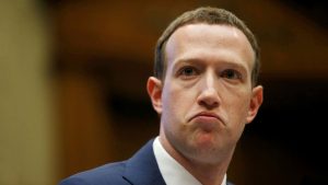 El imperio de Facebook se tambalea