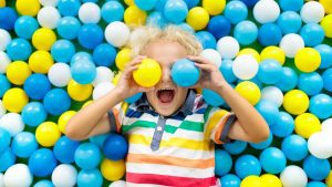 ¿Es negocio un parque de bolas para niños?