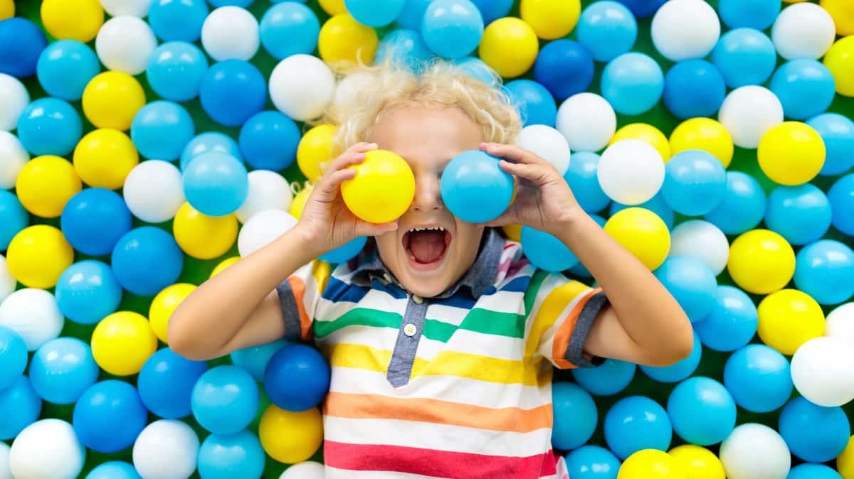 ¿Es negocio un parque de bolas para niños?