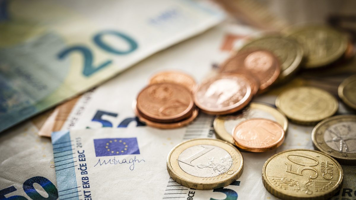 Sacar dinero en los comercios ya es posible en España