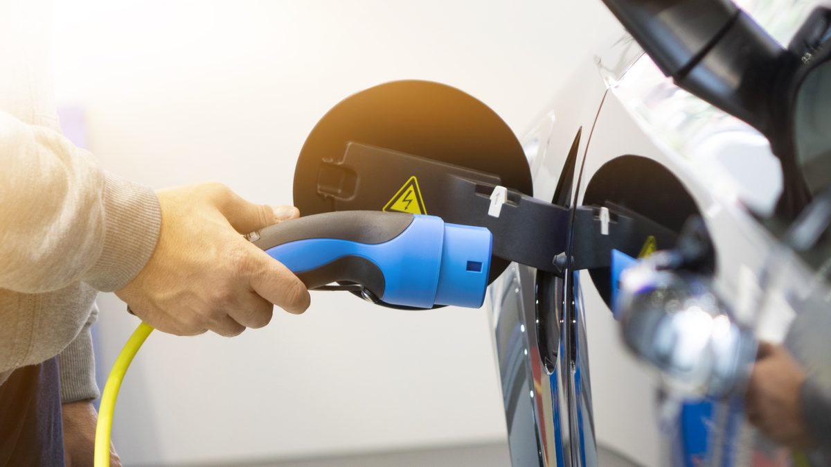De modesto youtuber a levantar 100 millones para desarrollar cargadores eléctricos