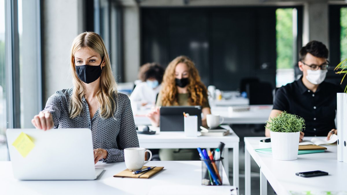 Teletrabajo: ¿Cómo elegir quién vuelve a la oficina?