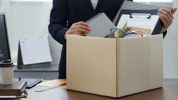¿Cómo dejar el trabajo de forma voluntaria y cobrar paro e indemnización?